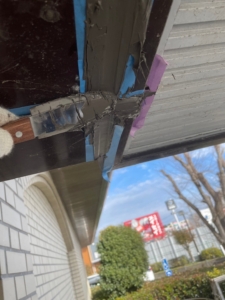 シーリング施工中 (3)